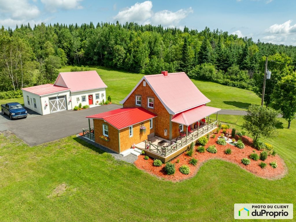 $1,395,000 - Country home for sale in St-Damien-De-Buckland — photo 1