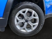 This Jeep Compass has a powerful Intercooled Turbo Regular Unleaded I-4 2.0 L/122 engine powering th... (image 6)