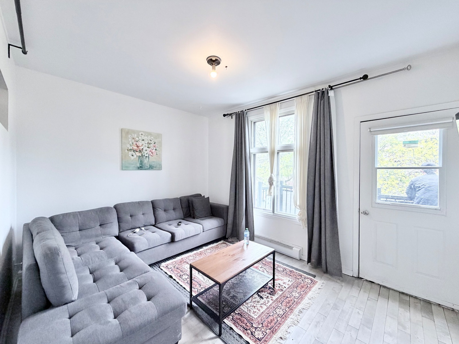 2721 Avenue d'Orléans — photo 2