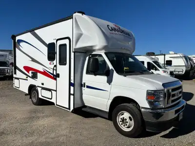 Class C motorhome FEATURES LIST Vehicle 6 Seatbelts 4 Sleeps AGM Batteries Back-up Camera Daytime Ru...