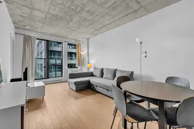 Beautiful one-bedroom condo located in the heart of Griffintown. This modern condo features an open-...