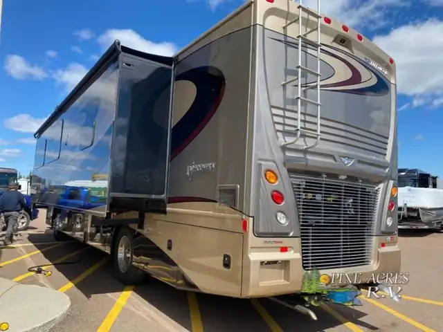 2018 Fleetwood RV Discovery 38K only 14,584 Miles in RVs & Motorhomes in Moncton - Image 8
