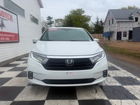 A spacious family minivan with comfortable seating, advanced safety features, and practical convenie... (image 1)
