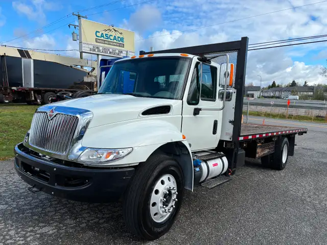 2017 International 24' Flatdeck in Heavy Trucks in Abbotsford - Image 2