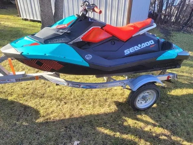 2018 SEADOO SPARK TRIXX 2UP (FINANCING AVAILABLE) in Personal Watercraft in Strathcona County - Image 3