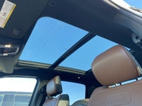 CLEAN CARFAX, Heated and Cooled Front Seats, 360 Camera, PANORAMIC SUNROOF, Remote Starter, Air-Ride... (image 4)