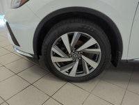 Built for comfort, confidence, and all-season capability, this used 2020 Nissan Murano SL is a smart... (image 9)