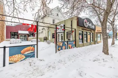 1B//Winnipeg/Please do not visit without appointment with seller agent. A well-established Sushi Res...