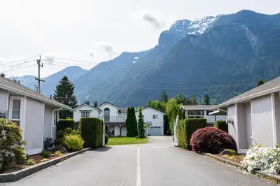 Thinking of Downsizing, well this could be the perfect solution for you. Allowing one level living c...