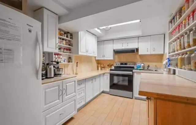 Très belle grande chambre à louer, Ste-Foy Libre in Room Rentals & Roommates in Québec City - Image 12