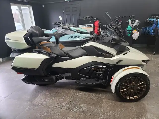 2024 CAN-AM RT Sea-to-Sky SE6 in Sport Touring in Lanaudière - Image 6