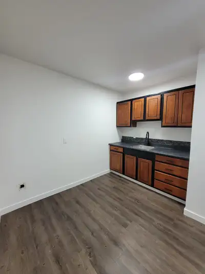 https://www.pomm.ca/properties/186-waterloo-st-2/ Step into luxury with this newly renovated 2-bedro...