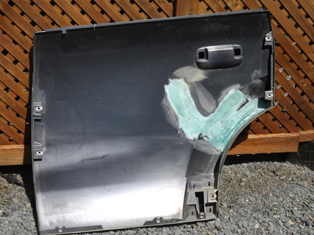 Saturn Vue Passenger rear door in Auto Body Parts in Dartmouth - Image 2