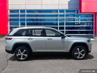 2.0L I4 DOHC, 4WD. Odometer is 18677 kilometers below market average! Silver Zynith 2023 Jeep Grand... (image 6)