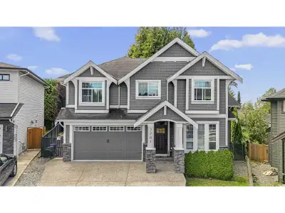 Custom Built Home, 2 story w/ bsmt in CUL-DE SAC! & PRIVATE YARD. Well established area, near school...