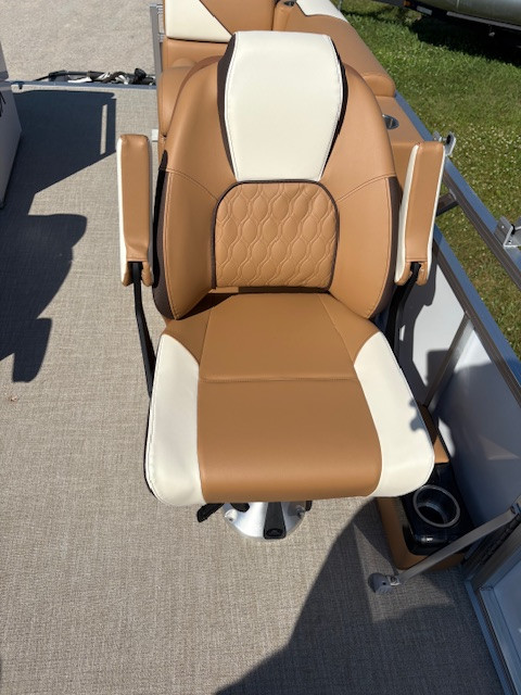 2025 VENTURE 2180 QUAD LOUNGER in Powerboats & Motorboats in Winnipeg - Image 4