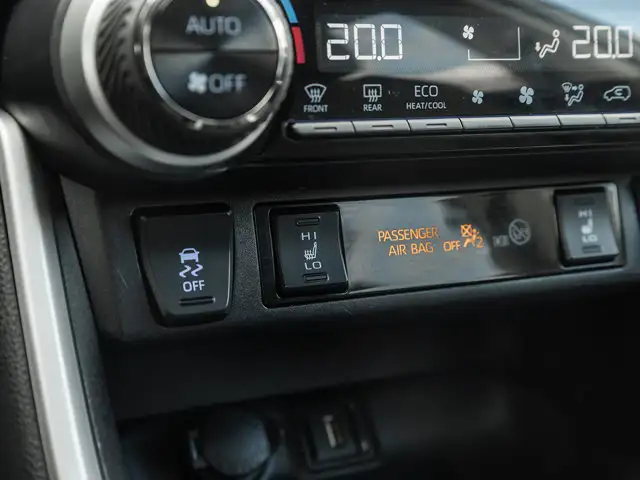 2022 Toyota RAV4 XLE AWD | Sunroof | Heated Steering | CarPlayS in Cars & Trucks in Guelph - Image 18