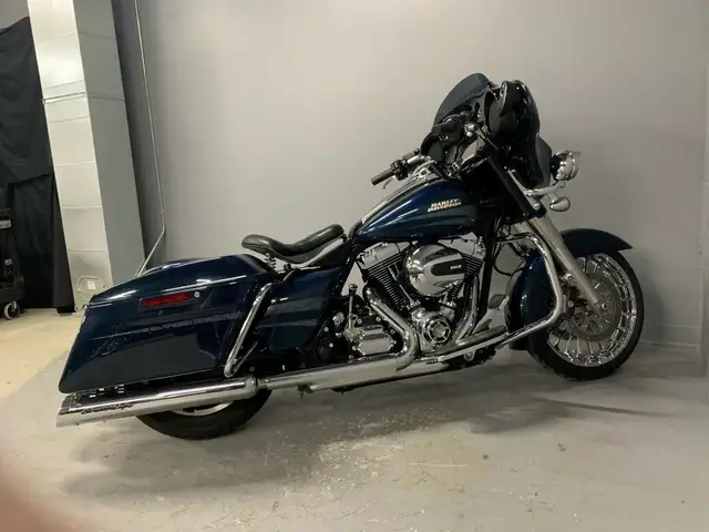 2016 Harley-Davidson Street Glide Special in Street, Cruisers & Choppers in Oshawa / Durham Region - Image 2