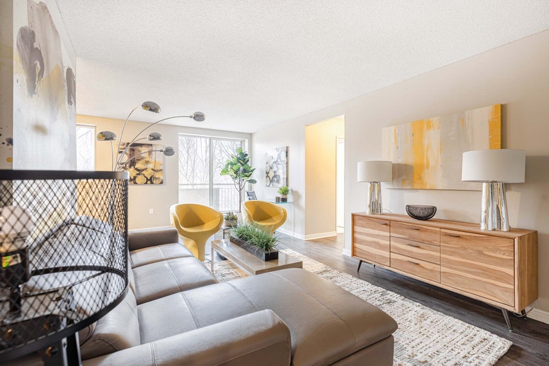 Spacious & Bright Two Bedroom Apartment for Rent North London Long