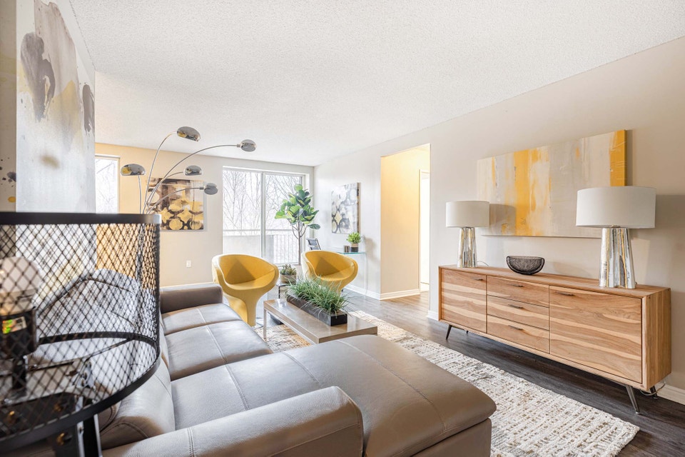 Spacious & Bright Two Bedroom Apartment for Rent North London Long