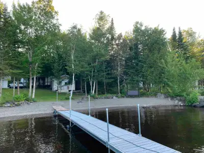 Grand Lac St-François, secteur Sainte-Praxède. RARETÉ, PLAGE privée au bord de l’eau. Terrain de +/-...