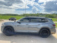 360 Camera, Navigation, Sunroof, Leather Seats, Premium Audio! This 2024 Volkswagen Atlas is for sal... (image 1)