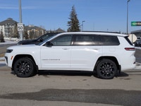 This Jeep Grand Cherokee L has a durable Intercooled Turbo Regular Unleaded I-4 2.0 L/122 engine pow... (image 4)