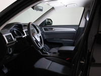 This beautiful 2019 Volkswagen Atlas is a local Ontario vehicle. The 2019 Volkswagen Atlas Trendline... (image 8)