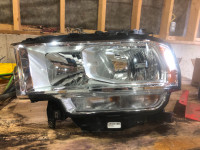 2022 ram 2500 driver side head light