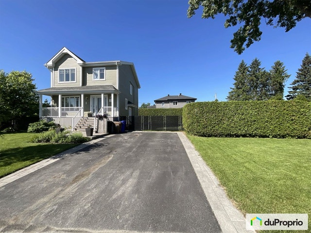 $699,000 - 2 Storey for sale in St-Amable — photo 1