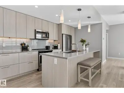 Experience elevated urban living perched on 31st-floor condo at the prestigious Encore Tower. Offeri...