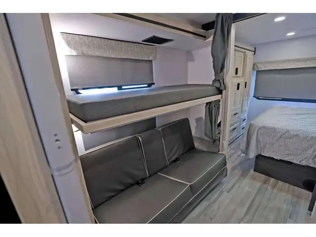 2024 Forest River Sunseeker 3250 2 extension 2024 + lit superpos in RVs & Motorhomes in Laval / North Shore - Image 18