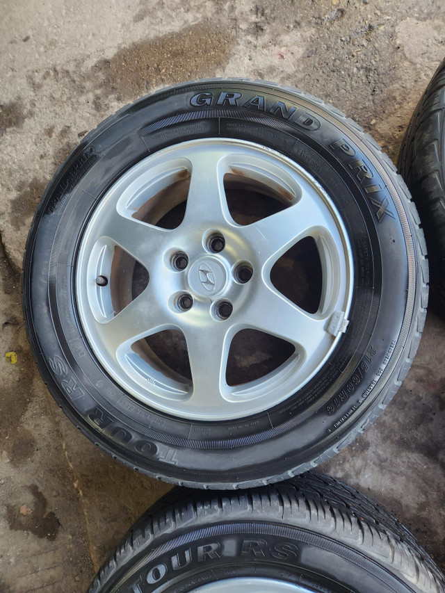 215 60 16 - RIMS AND TIRES - HYUNDAI - LIKE NEW in Tires & Rims in Kitchener / Waterloo - Image 2