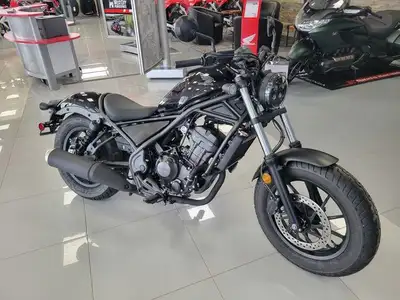 Youre ready to ride the streets with added comfort and confidence with the Honda Rebel 300. The icon...