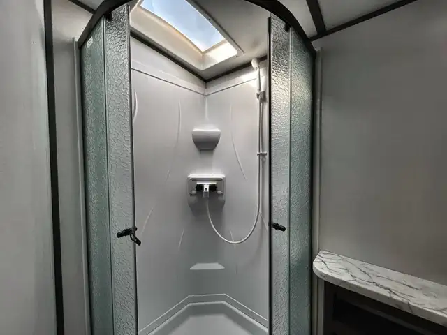 2023 KEYSTONE PREMIER ULTRALIGHT 25FKPR (FINANCING AVAILABLE) in Travel Trailers & Campers in Cambridge - Image 18