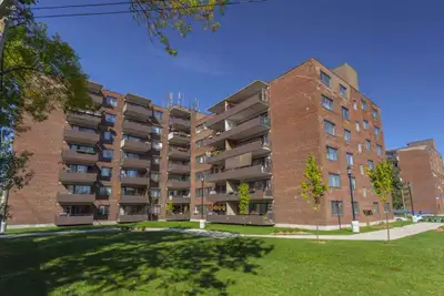 Visitez notre site Web : https://www.capreit.ca/fr/appartements-a-louer/dorval-qc/carrefour-dorval/...