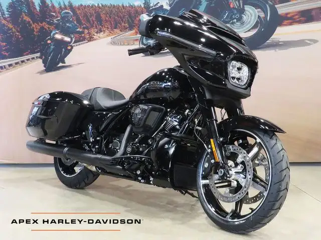 2025 Harley-Davidson FLHX - Street Glide in Sport Touring in Cambridge - Image 2