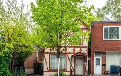 If you are Interested, Contact: 416-419-8716 Asap! $649,000 | 3 Beds, 2 Baths, 1 Parking This charmi...