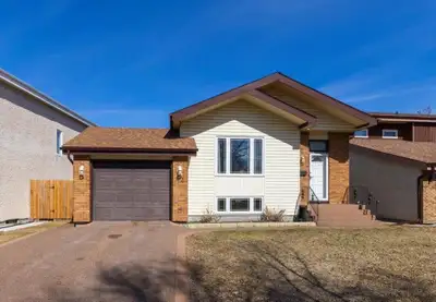2F//Winnipeg/SS April 27th,offers May 4th. Welcome to 62 Knotsberry Rd, a well-maintained 1088 sqft...