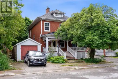 Welcome To 36 Arnold Crescent, Located In The Heart Of Historic Richmond Hill! This Spacious Basemen...