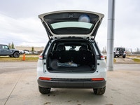 Welcome to 400 Chrysler Dodge Jeep Ram. 3.6L V-6 engine for powerful performance - 4x4 drive for exc... (image 7)