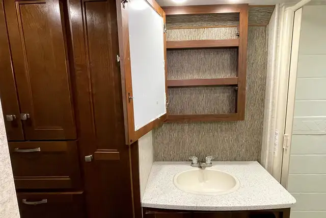 2019 Forest River Sunseeker 2420MS – Pre-Owned Class C Motorhome in RVs & Motorhomes in Red Deer - Image 38