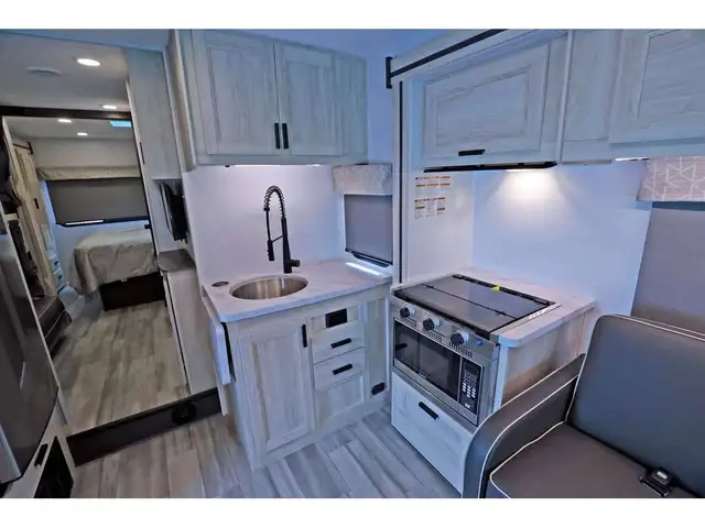 2024 Forest River Sunseeker 3250 2 extension 2024 + lit superpos in RVs & Motorhomes in Laval / North Shore - Image 11