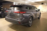 This Toyota Highlander has a dependable Regular Unleaded V-6 3.5 L/211 engine powering this Automati... (image 6)