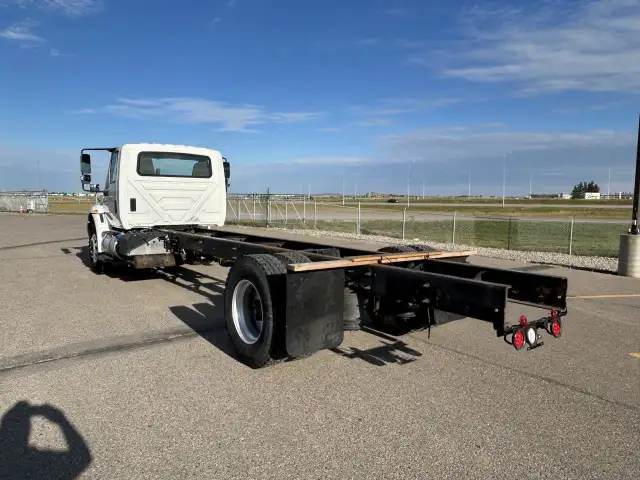 2018 International 4300 Chassis in Heavy Trucks in Regina - Image 4