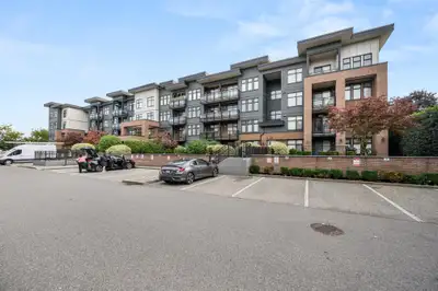 Top-Floor 1 Bedroom Condo in the Heart of Langley City Ideally located in the heart of Langley City,...
