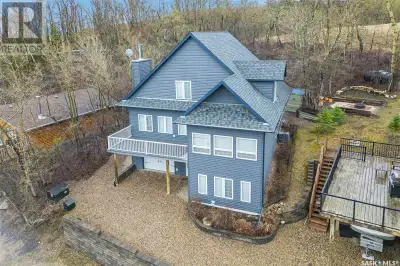 Experience this lakeside retreat on the shores of Martins Lake, just an hour north of Saskatoon. Thi...