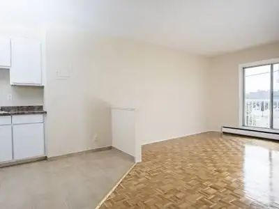 3 1/2 à louer à Laval, idéalement situé dans un secteur recherché pour un cadre de vie dynamique, à...