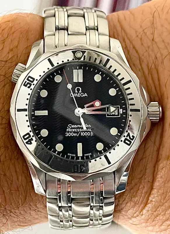 OMEGA SEAMASTER DIVER 300M QUARTZ 36.25MM WATCH • James Bond 007 in Jewellery & Watches in Saint John - Image 7