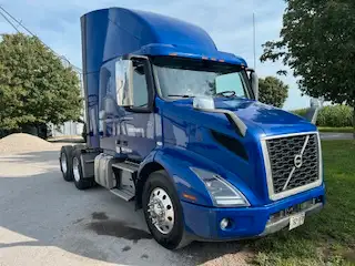 2019 Volvo VNR 64T400 D13 455 HP w/iShift, Volvo Active Driver Assist and lane departure, 13,200 fro...